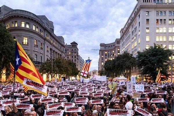 راهپیمایی گسترده جدائی طلبان کاتالونیا یک سال پس از همه پرسی
