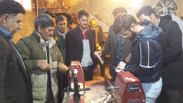 آموزش ساخت سازهای سنتی در کنگاور