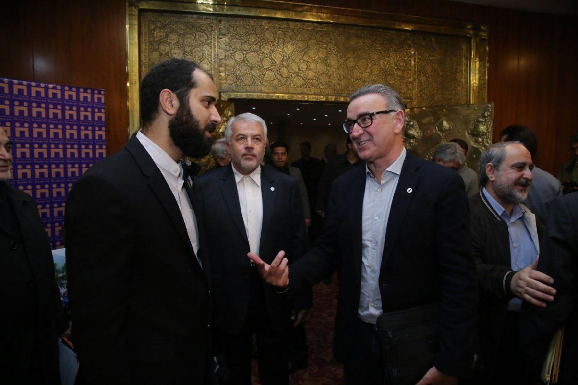 جلوگیری از بزه های اجتماعی با ساماندهی فرهنگی برای فروشندگان سیار، شب بازار ها و روز بازار ها فرصتی برای توانمندسازی مشاغل سیار جلوگیری از بزه های اجتماعی با ساماندهی فرهنگی برای فروشندگان سیار، شب بازار ها و روز بازار ها فرصتی برای توانمندسازی مشاغل سیار
