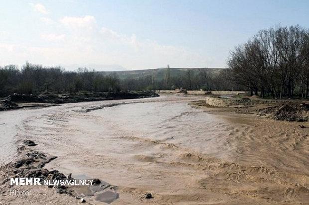 برف و باران راه ارتباطی 100 روستا در استان را مسدود کرد