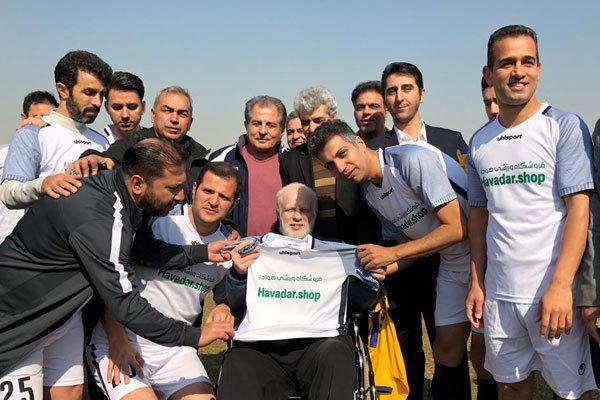 پیراهن شماره17 رسانه ورزش به شادمانی اهدا شد، نوشته دایی برای مهدی