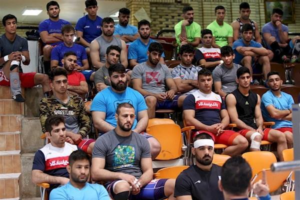 اعزام 11 فرنگی کار ایرانی به مجارستان اعزام 11 فرنگی کار ایرانی به مجارستان