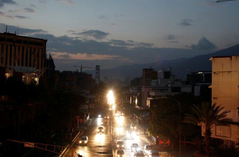قطع برق مدارس و شرکت های ونزوئلا را برای دوشنبه تعطیل کرد