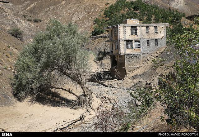 تأسیس کارخانه هایی در بستر رودخانه هراز!