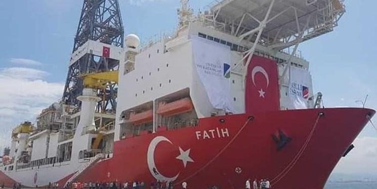 ادامه کشمکش قبرس با ترکیه و صدور هشدار به کشتی های ترکیه ای