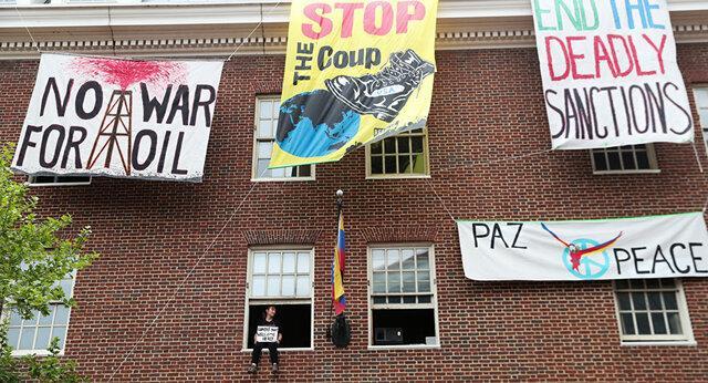 تجمع اعتراضی مقابل کاخ سفید علیه تصرف سفارت ونزوئلا در آمریکا