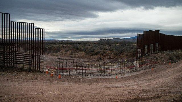 ترامپ: دیوار مکزیک از جنس فولاد باشد!