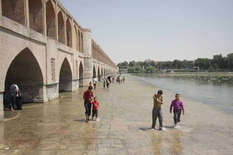 زاینده رود کشاورزی اصفهان را زنده می کند