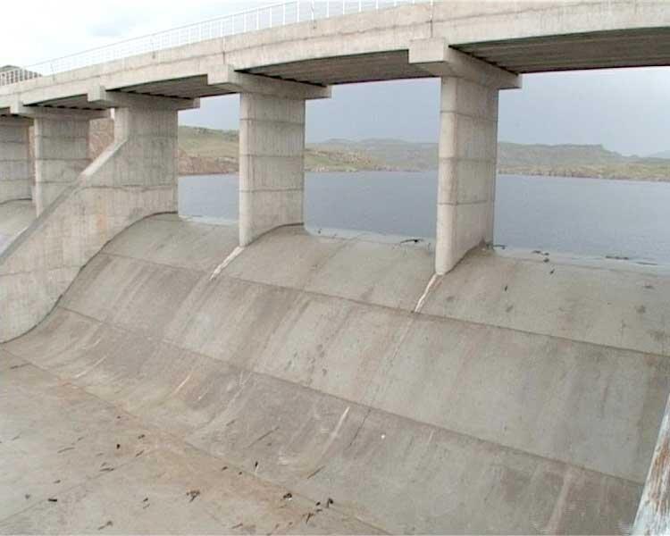 تشنه در همسایگی آب تشنه در همسایگی آب
