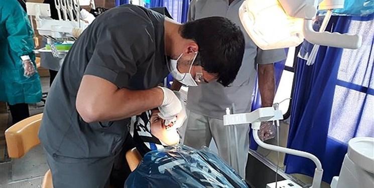 استقرار اتوبوس سیار دندانپزشکی دانشگاه آزاد در مناطق سیل زده