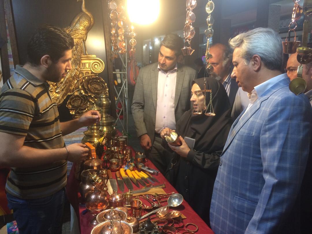 جشنواره صنایع دستی و اقوام ایرانی در شهر اندیشه برگزار می جشنواره صنایع دستی و اقوام ایرانی در شهر اندیشه برگزار می گردد