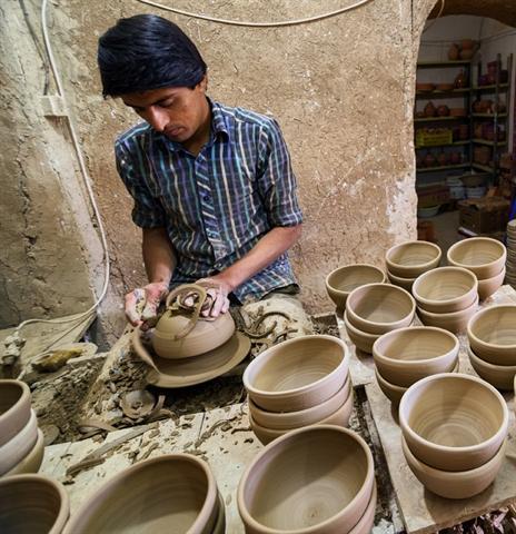 اجرای زنده سفالگری نهبندان در نمایشگاه ملی صنایع دستی خراسان اجرای زنده سفالگری نهبندان در نمایشگاه ملی صنایع دستی خراسان جنوبی