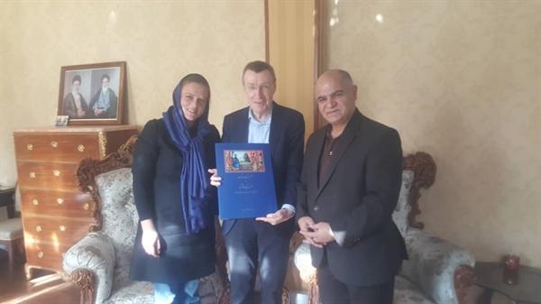 همکاری های آموزشی کاخ گلستان با مرکز پژوهشی نسخه های خطی همکاری های آموزشی کاخ گلستان با مرکز پژوهشی نسخه های خطی هامبورگ و دانشگاه سنت اندروز اسکاتلند