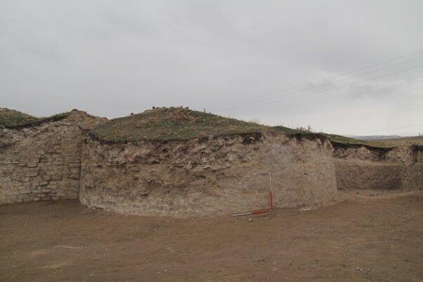 دروازه شرقی قلعه شهر ایلخانی ها رو آمد