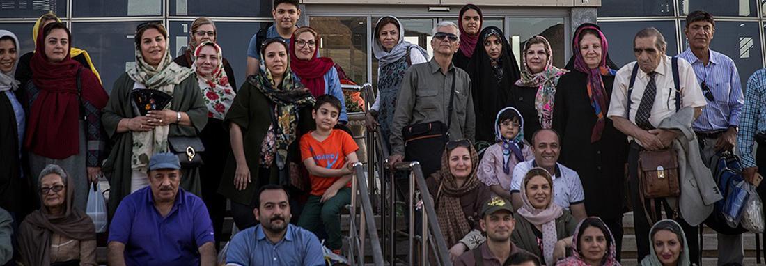 تصاویر مسافران نخستین قطار گردشگری ملایر ، تماشای برج پیزا و ایفل در شهر جهانی انگور ایران