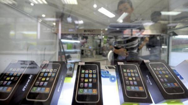 خلافکارهای چینی به اپل آی فون تقلبی دادند و آی فون اصل تحویل گرفتند!