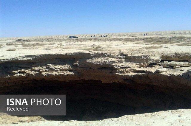 ایجاد فروچاله هایی به عمق 200 متر در دشت ابرکوه