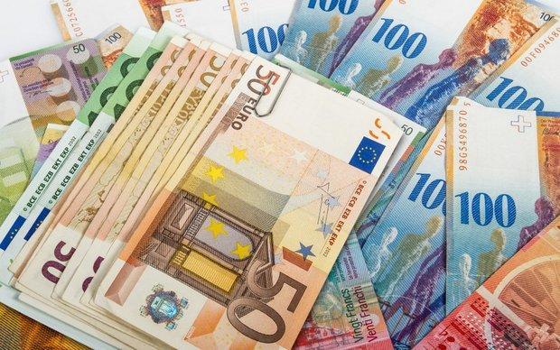 ثبات قیمت دلار، افزایش نرخ یورو و پوند