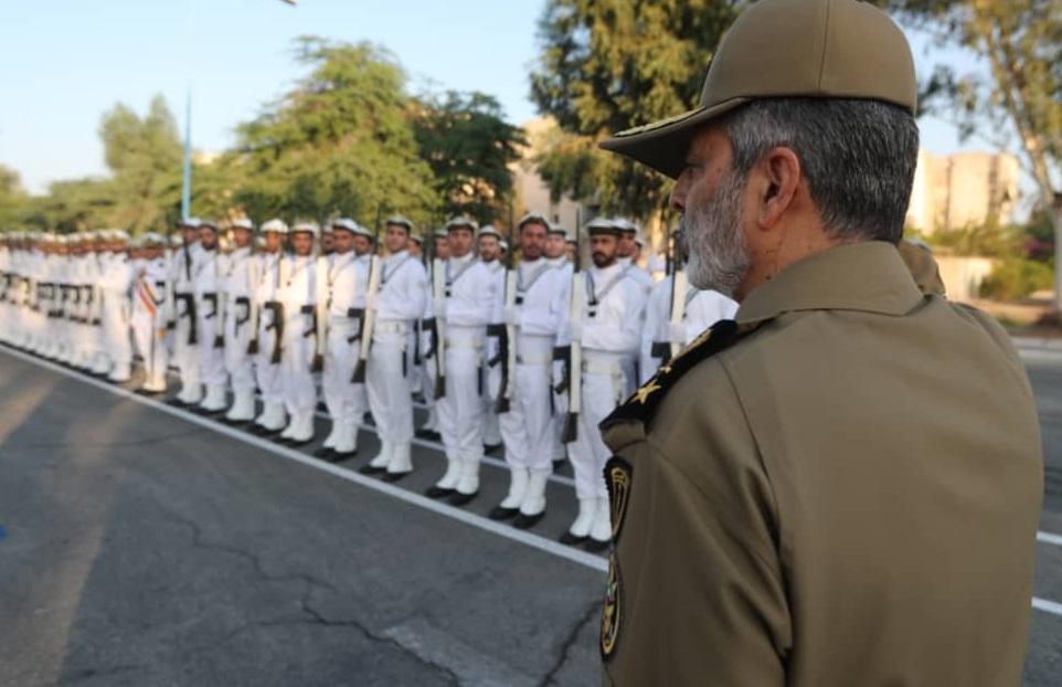 فرمانده کل ارتش از پایگاه دریایی بوشهر بازدید کردند