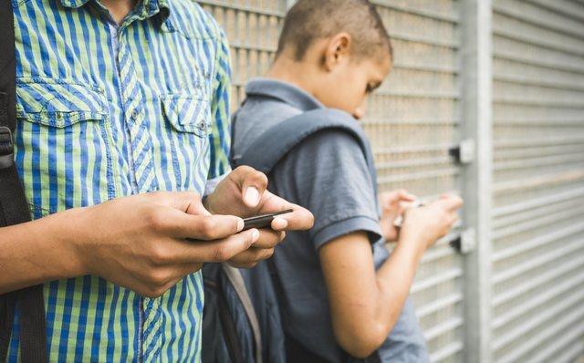 هشدار ، نتایج یک تحقیق درباره اعتیاد نوجوانان به گوشی های هوشمند