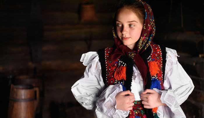 آنچه از رومانی نمی دانستید؛دختران و پسران جوان در جشنواره ای به قدمت تاریخ، تصاویر