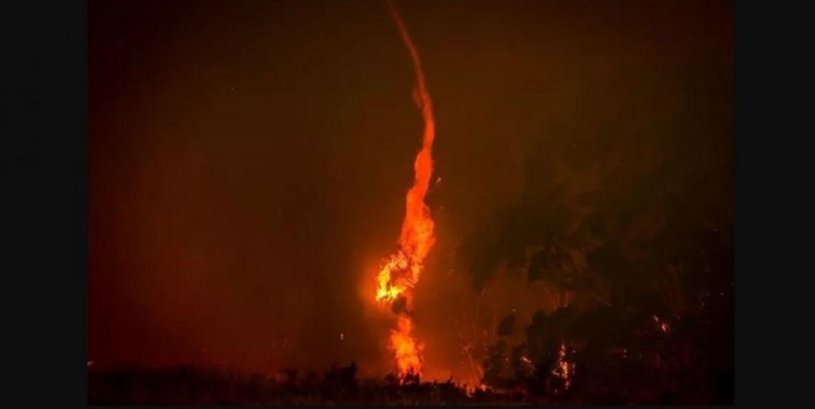 وقوع گردبادهای آتش در استرالیا درپی گرما و آتش سوزی های بی سابقه