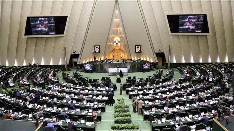 کیهان: به فساد اقتصادی و اخلاقی 75 نماینده رسیدگی گردد