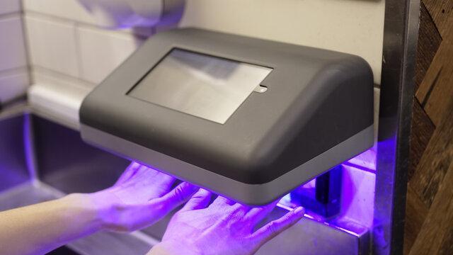 این اسکنر نحوه شست و شوی دست ها را بررسی می کند