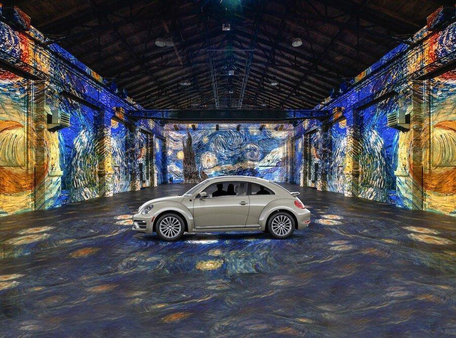 با ماشین از وسط نقاشی ون گوگ عبور کنید ، ابتکار یک موزه در روزگار کرونا