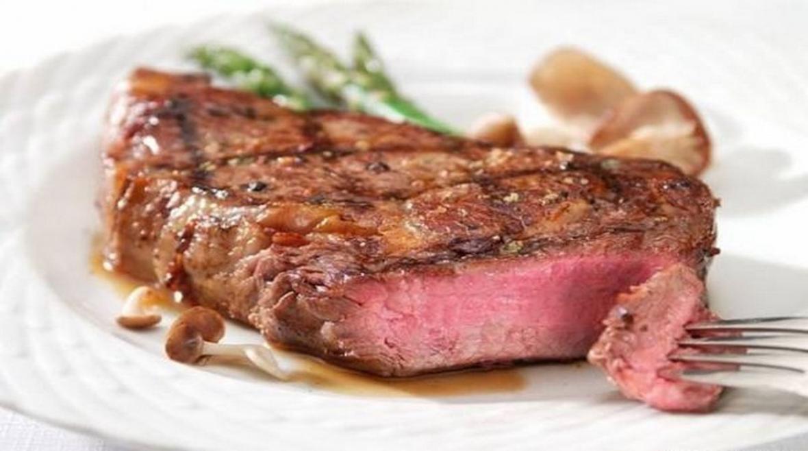 استیک گوساله خانگی با سس مخصوص استیک گوساله خانگی با سس مخصوص