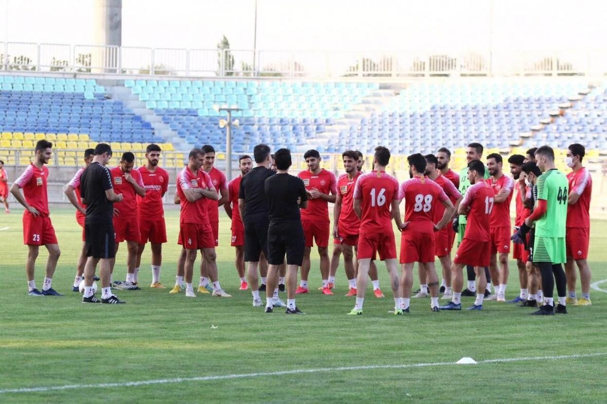 خبرنگاران تمرین شاداب پرسپولیسی ها پیش از دیدار با نفت مسجدسلیمان خبرنگاران تمرین شاداب پرسپولیسی ها پیش از ملاقات با نفت مسجدسلیمان
