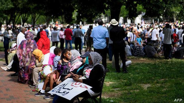 راهپیمایی سودانی ها مقابل کنگره آمریکا برای حذف نام کشورشان راهپیمایی سودانی ها مقابل کنگره آمریکا برای حذف نام کشورشان از فهرست تروریسم