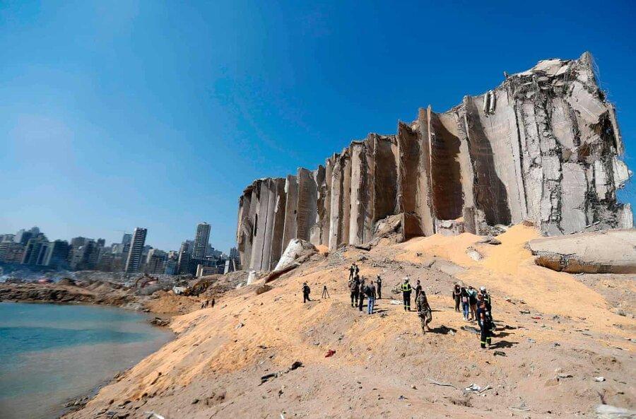 عکس روز ، در چاله انفجار