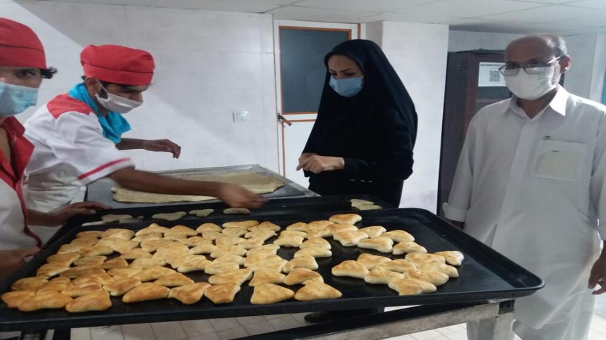 پخت کلوچه خرمایی در بمپور پخت کلوچه خرمایی در بمپور
