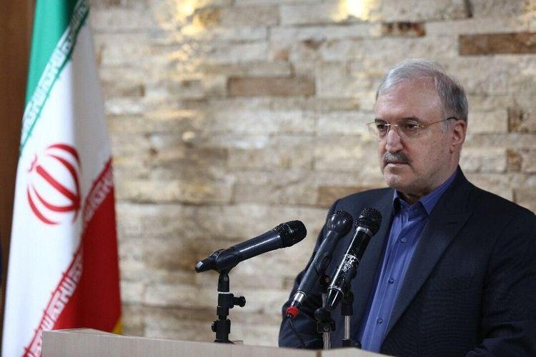 نمکی: زانو می زنم و دست پزشکان را می بوسم