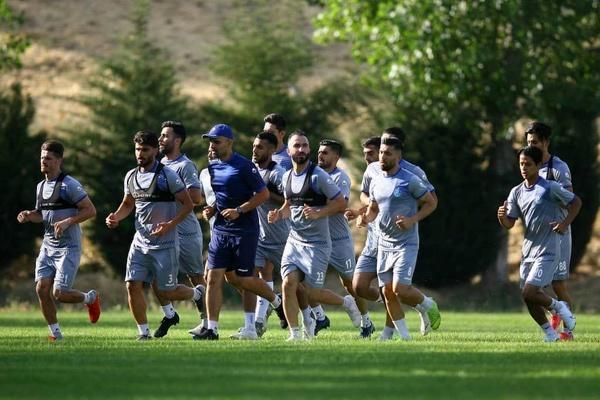 7 بازیکن استقلال ممنوع الخروج شدند 7 بازیکن استقلال ممنوع الخروج شدند