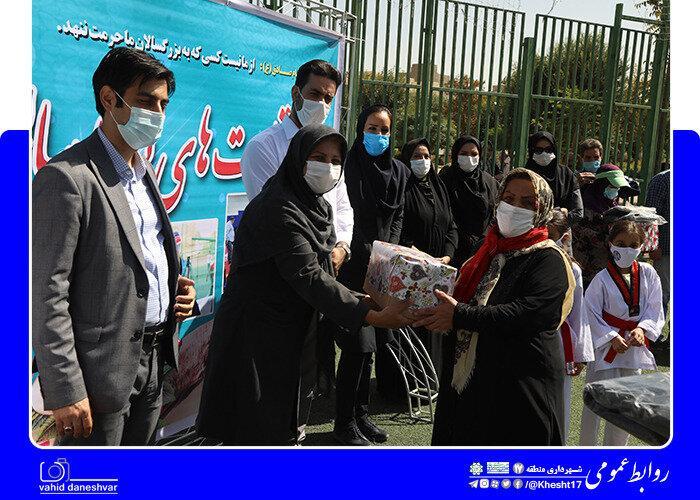 نشاط و شادابی سالمندان در ایام کرونا ضروری است نشاط و شادابی سالمندان در ایام کرونا ضروری است