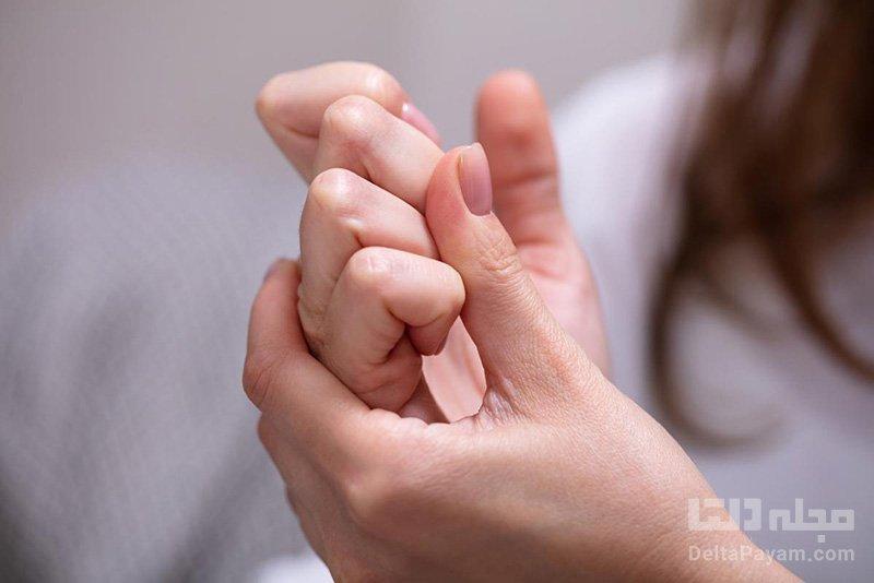 عادت قولنج شکستن را کنار بگذارید
