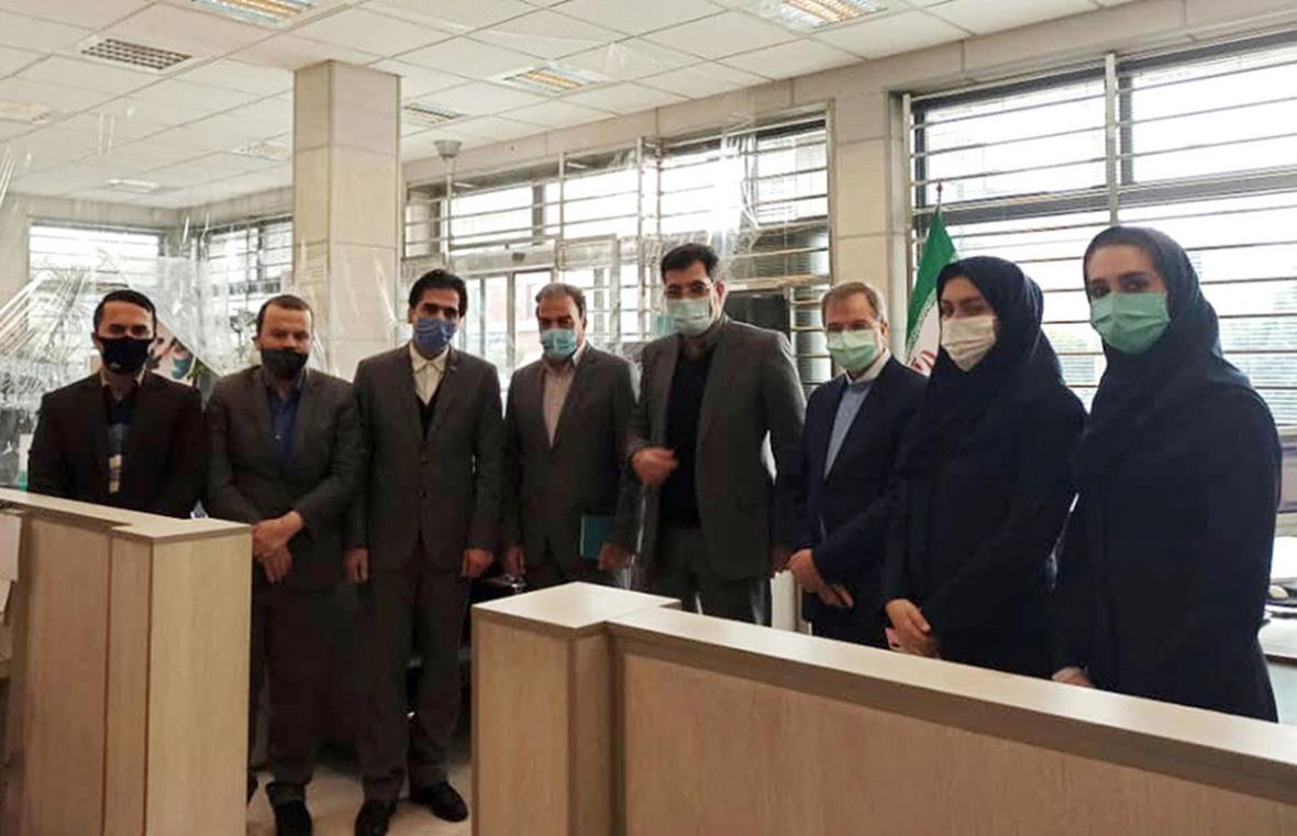 بازدید سرزده مدیرعامل بانک دی از شعبه شهرک راه آهن بازدید سرزده مدیرعامل بانک دی از شعبه شهرک راه آهن