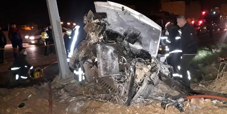 حادثه برخورد خودرو زانتیا با تیر برق دو نفر را به کام مرگ حادثه برخورد خودرو زانتیا با تیر برق دو نفر را به کام مرگ کشاند