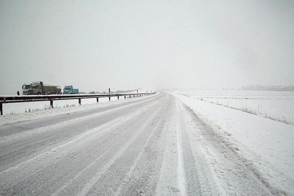 توقف بارش&zwnjها در بیشتر جاده&zwnjهای کشور ، احتمال یخ زدگی معابر