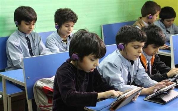 500 دستگاه تبلت به دانش آموزان کرمانشاهی اهدا شد