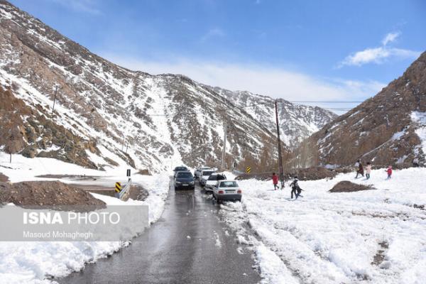 کولاک برف در جاده های کوهستانی بعضی مناطق، احتمال وقوع بهمن در دامنه های البرز