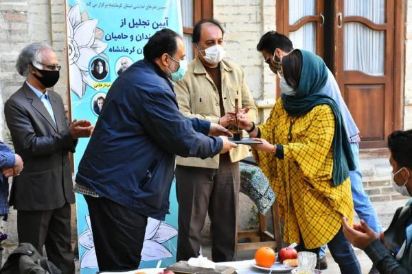 تجلیل ازحامیان و هنرمندان تئاتر کرمانشاه تجلیل ازحامیان و هنرمندان تئاتر کرمانشاه