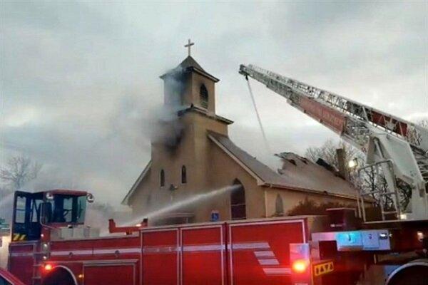 کلیسای قدیمی مینیاپولیس در آمریکا طعمه حریق شد