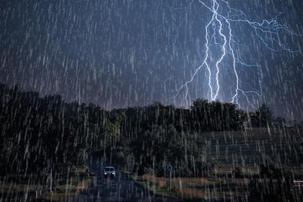 تشدید فعالیت سامانه بارشی در 15 استان، هشدار برخورد صاعقه و سیلاب ناگهانی