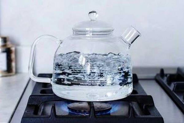 2 بار جوشاندن آب برای درست کردن چای خطرناک است