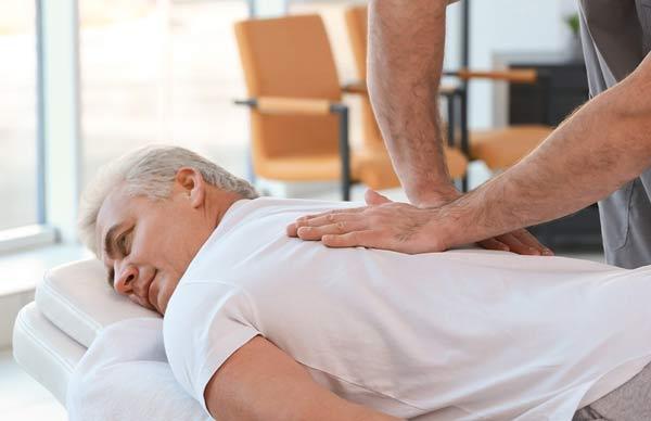 ماساژ درمانی چیست و چه عوارض و مزایایی دارد؟ ماساژ درمانی چیست و چه عوارض و مزایایی دارد؟