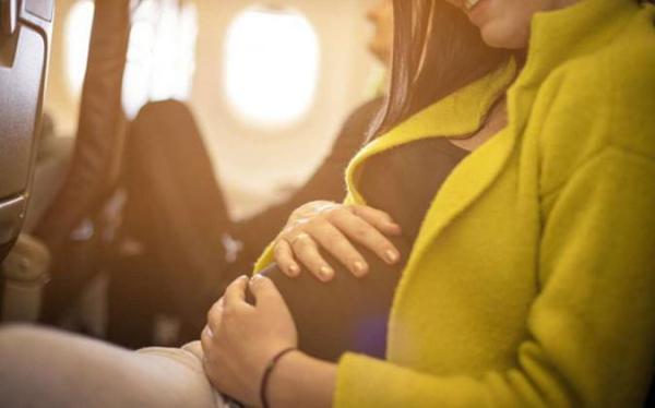 راهنمای کامل مسافرت با هواپیما و اتومبیل برای زنان باردار