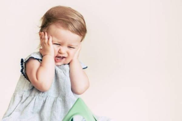 علل و علائم عفونت گوش کودک و بهترین راههای درمان آن